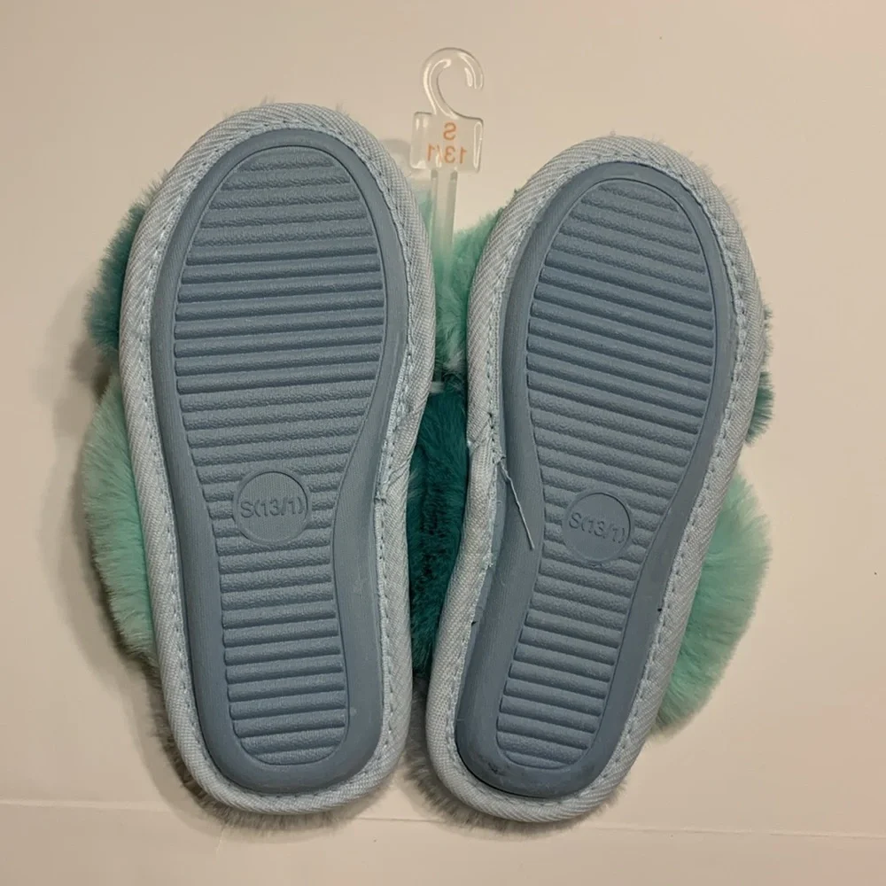 Cat & Jack Girls Brooklyn Crossband Faux Fur Slide Slipper Bundle